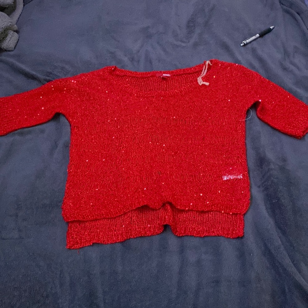 Small red quarter sleeve sweater